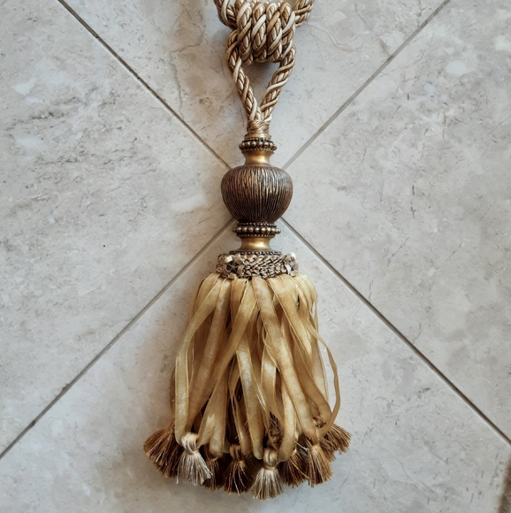 SET OF 8 HORCHOW ANTIQUE GOLD CURTAIN TIE BACKS - Picture 9 of 11